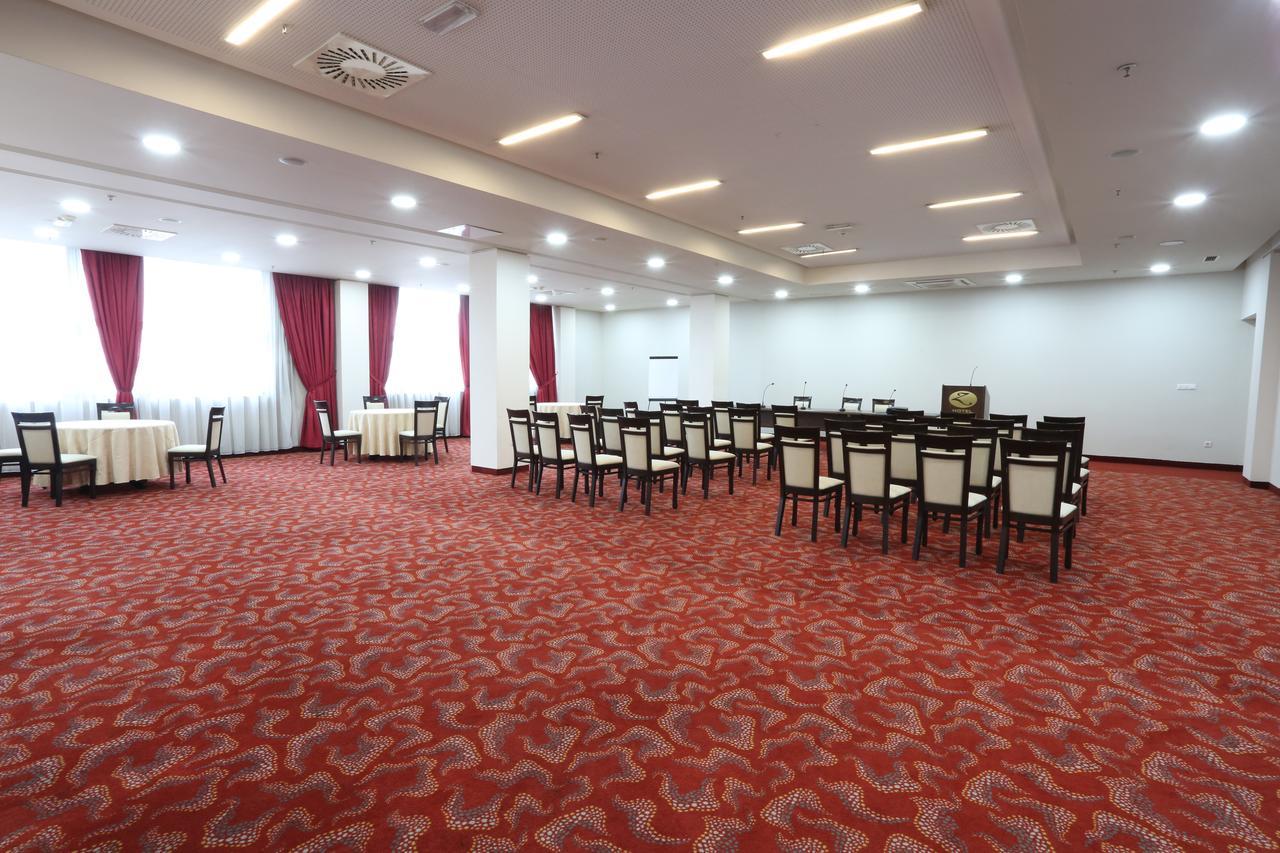 Hotel 체니카 외부 사진
