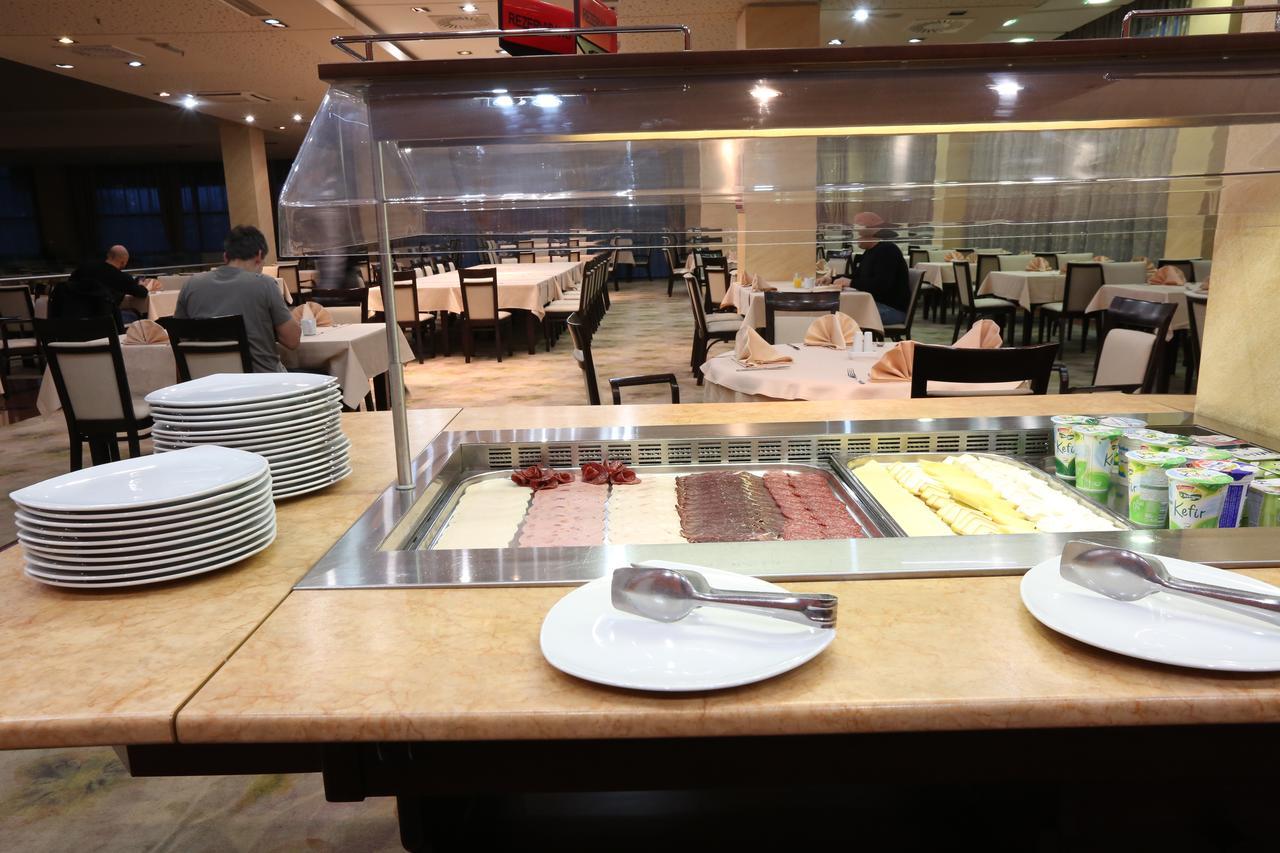 Hotel 체니카 외부 사진