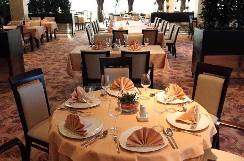 Hotel 체니카 레스토랑 사진